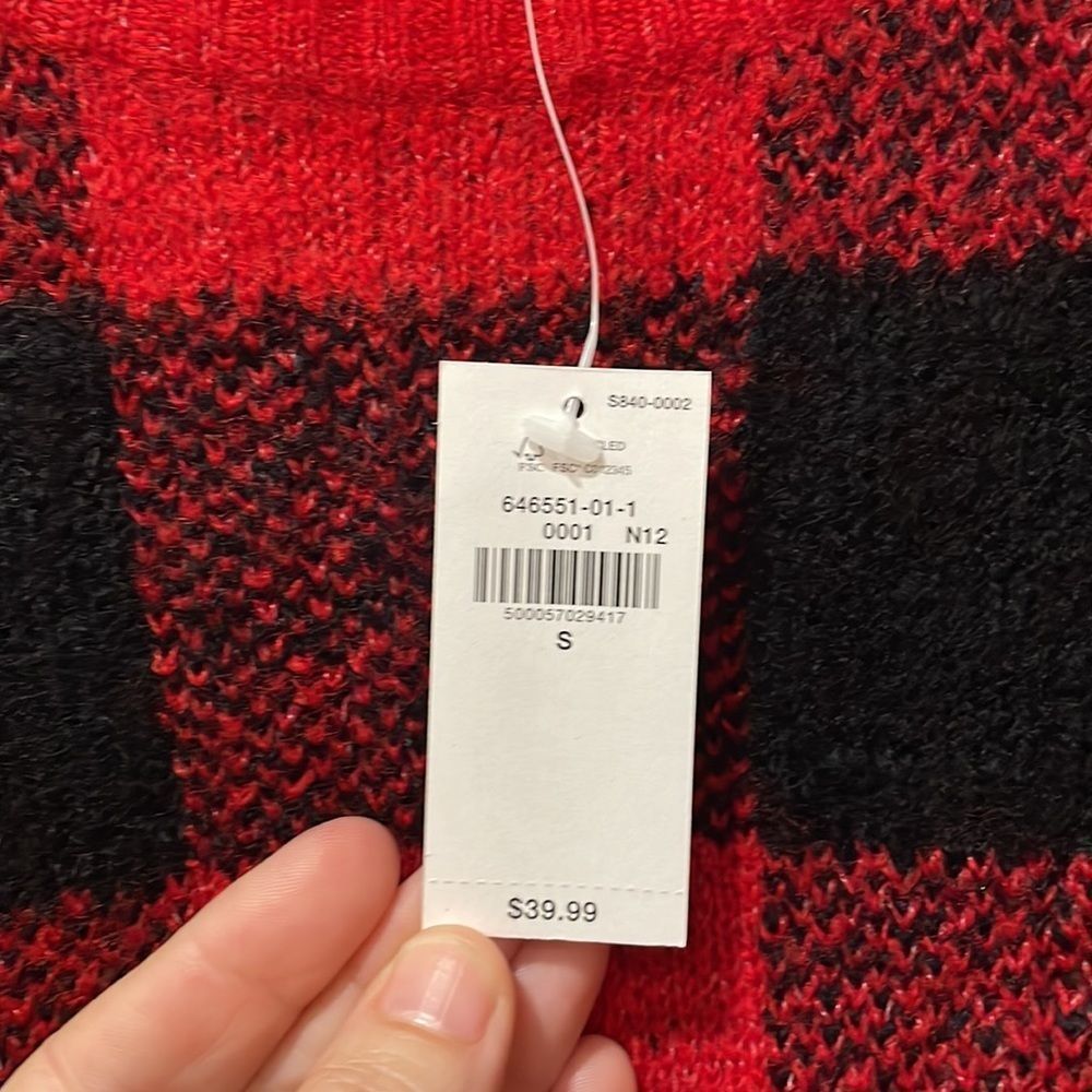 Red and black sweater‎ - Picture 3 of 6
